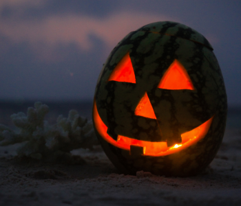 Light jack-o-lantern at night