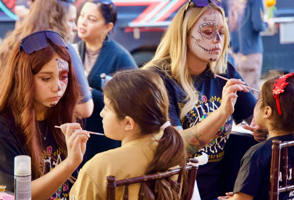 face painting at dia de los muertos