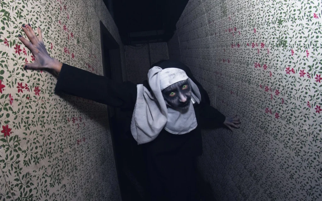 a costumed performer at a haunted house