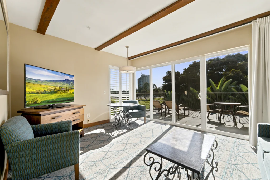 living room and balcony in Park-View Queen-Suite at The Dana on Mission Bay San Diego