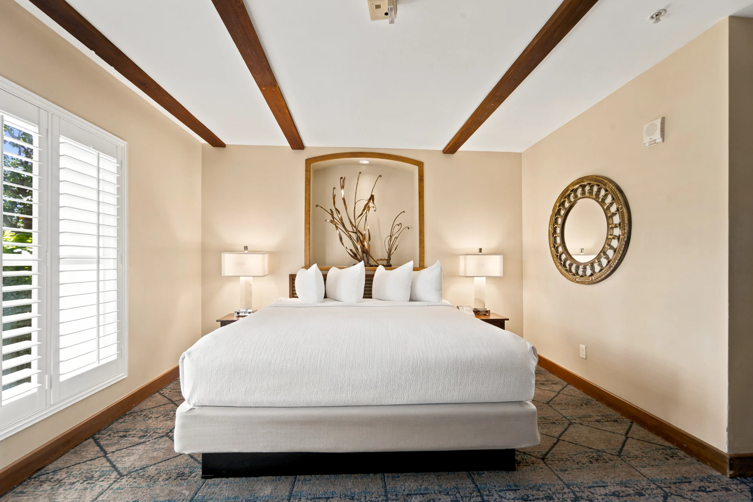 one accessible king bed in Bay View accessible Suite at The Dana on Mission Bay San Diego