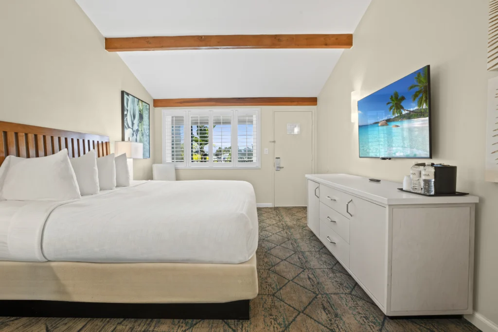 one king bed in View King room at The Dana on Mission Bay San Diego