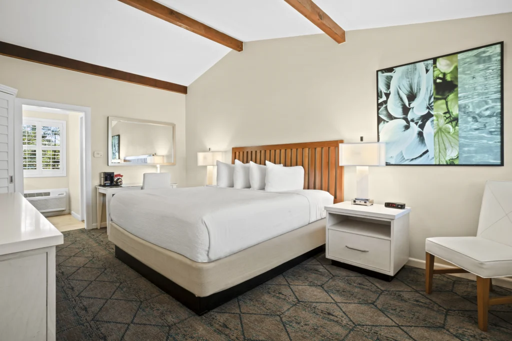 one king bed in View King room at The Dana on Mission Bay San Diego